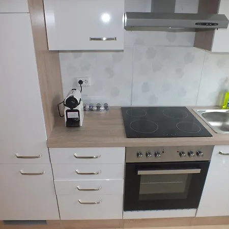 Stylish One-bedroom Near Old Town